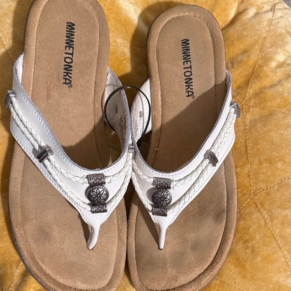 Minnetonka Women's White and Tan Sandals Genuine Leather